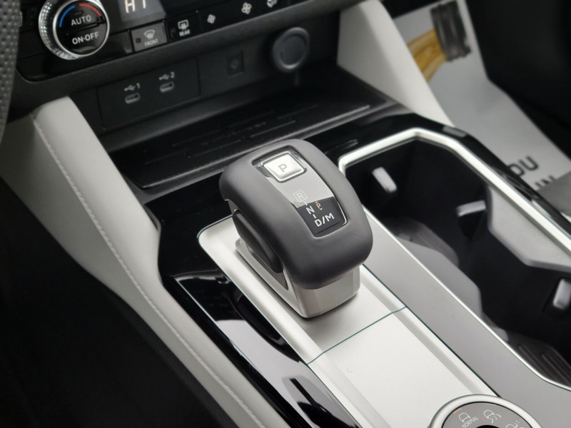Mitsubishi Outlander Vehicle Full-screen Gallery Image 22