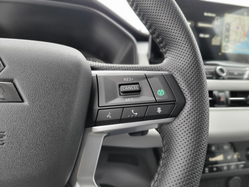 Mitsubishi Outlander Vehicle Full-screen Gallery Image 25