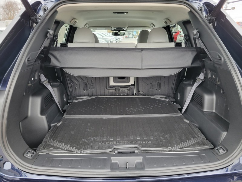 Mitsubishi Outlander Vehicle Full-screen Gallery Image 26