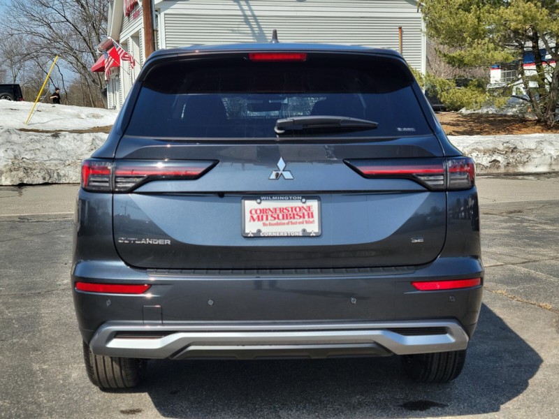 Mitsubishi Outlander Vehicle Full-screen Gallery Image 04