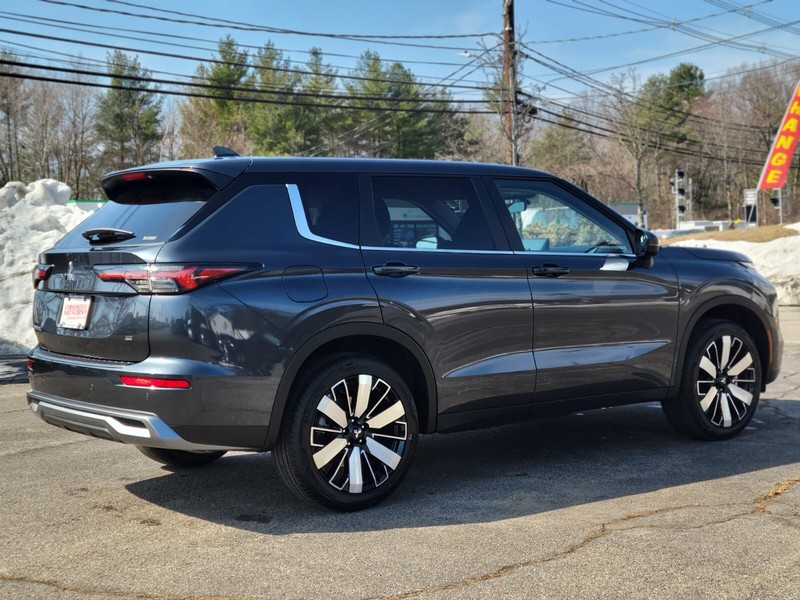 Mitsubishi Outlander Vehicle Full-screen Gallery Image 05