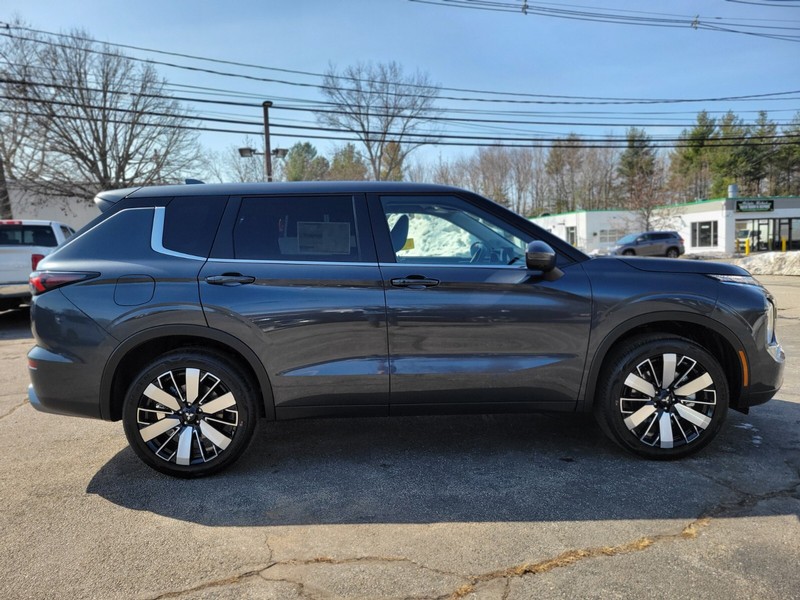 Mitsubishi Outlander Vehicle Full-screen Gallery Image 06