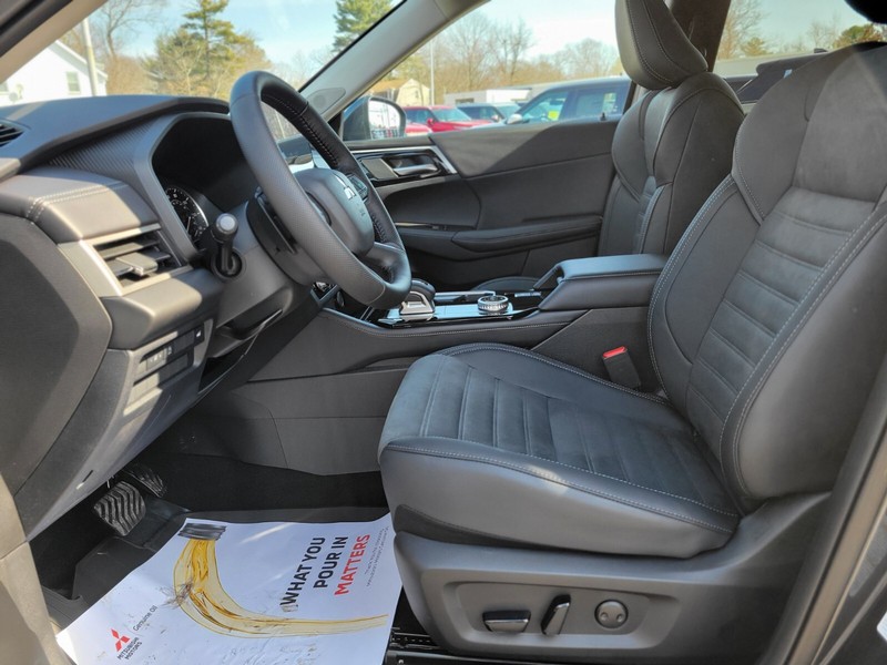 Mitsubishi Outlander Vehicle Full-screen Gallery Image 19