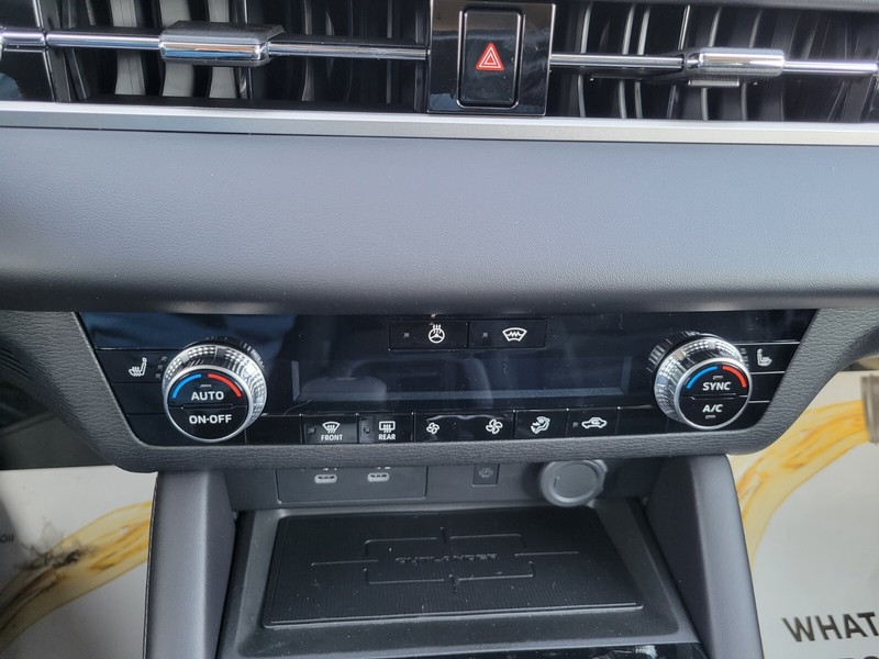 Mitsubishi Outlander Vehicle Full-screen Gallery Image 22