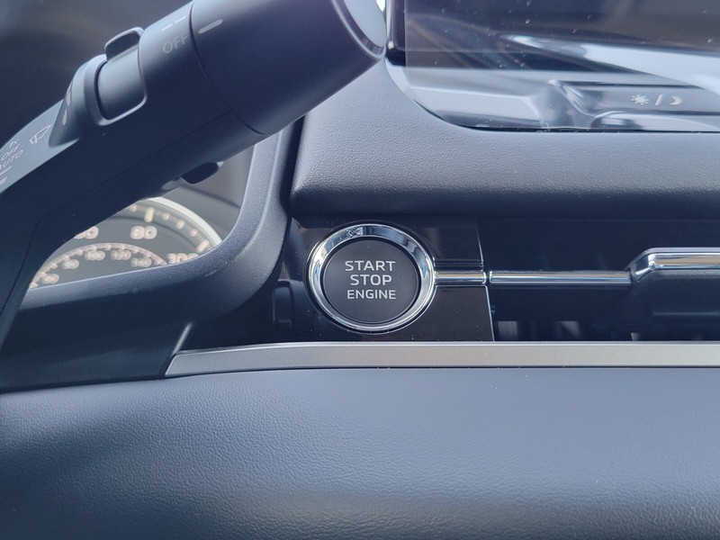 Mitsubishi Outlander Vehicle Full-screen Gallery Image 24