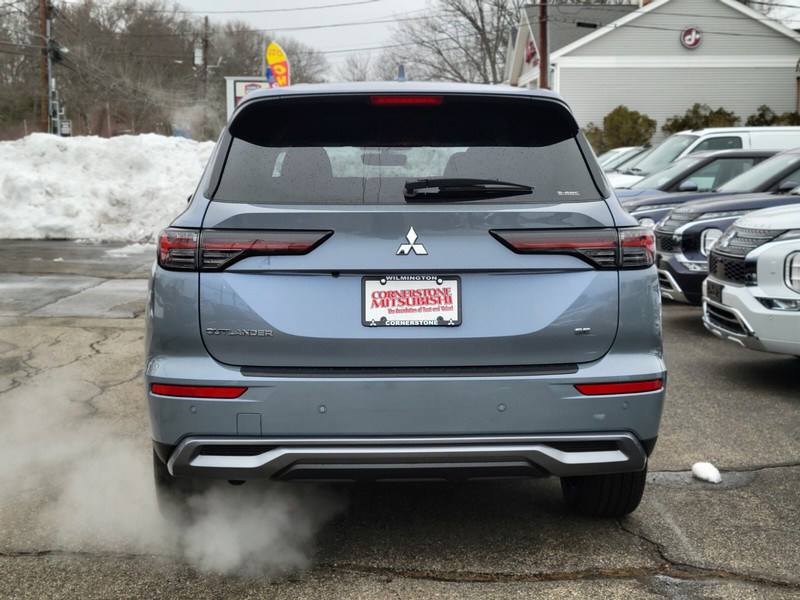 Mitsubishi Outlander Vehicle Full-screen Gallery Image 04