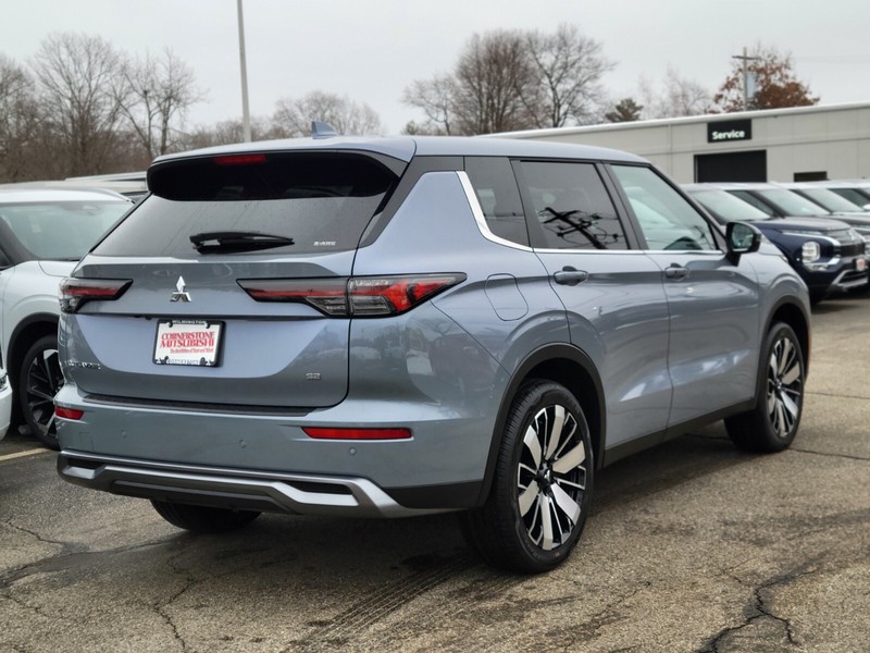 Mitsubishi Outlander Vehicle Full-screen Gallery Image 05