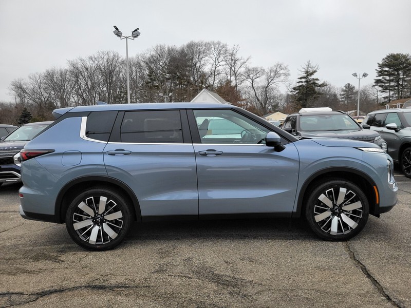 Mitsubishi Outlander Vehicle Full-screen Gallery Image 06