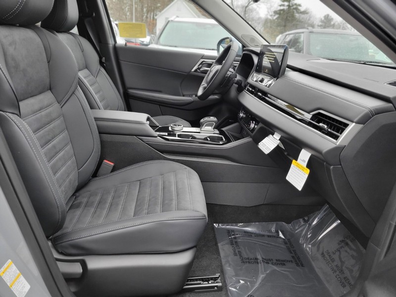 Mitsubishi Outlander Vehicle Full-screen Gallery Image 09