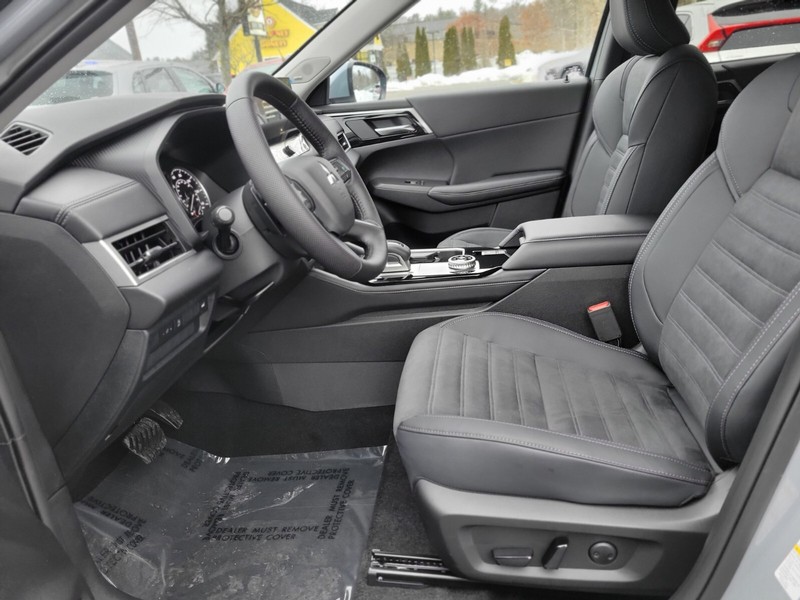 Mitsubishi Outlander Vehicle Full-screen Gallery Image 15