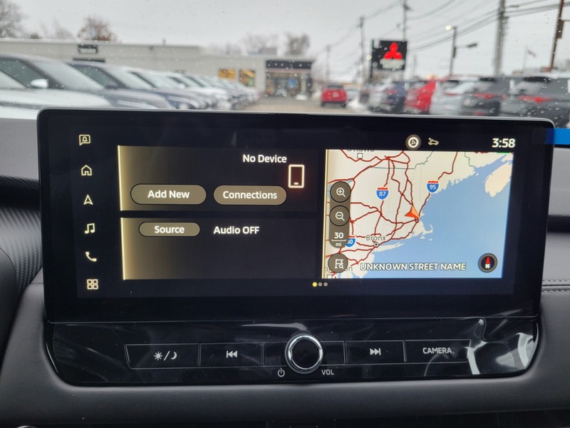 Mitsubishi Outlander Vehicle Full-screen Gallery Image 17