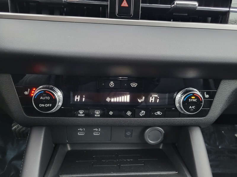 Mitsubishi Outlander Vehicle Full-screen Gallery Image 19