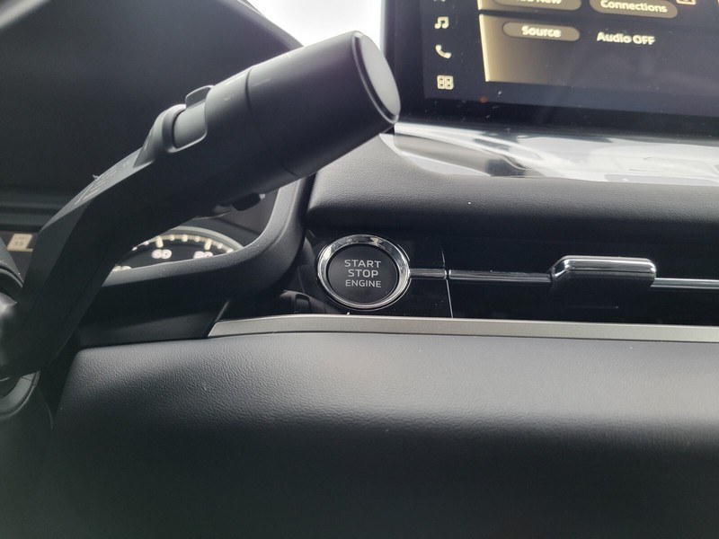 Mitsubishi Outlander Vehicle Full-screen Gallery Image 21