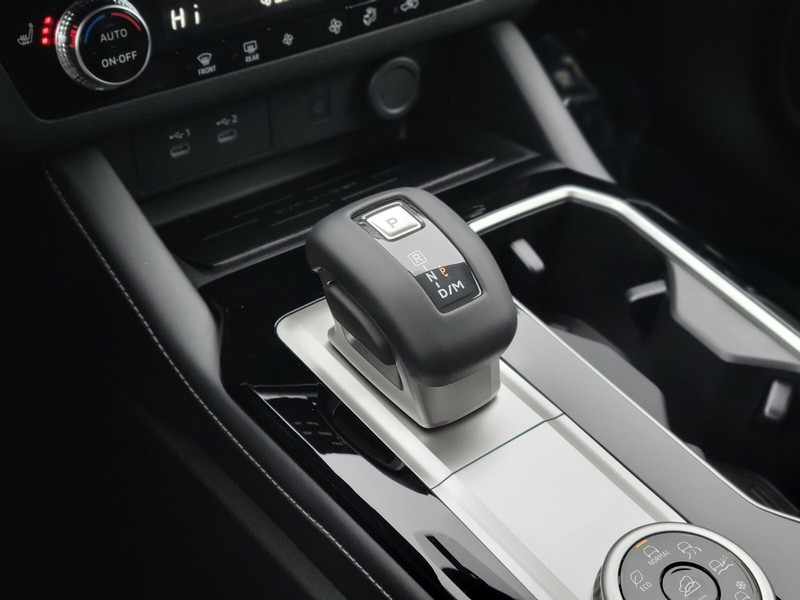 Mitsubishi Outlander Vehicle Full-screen Gallery Image 22