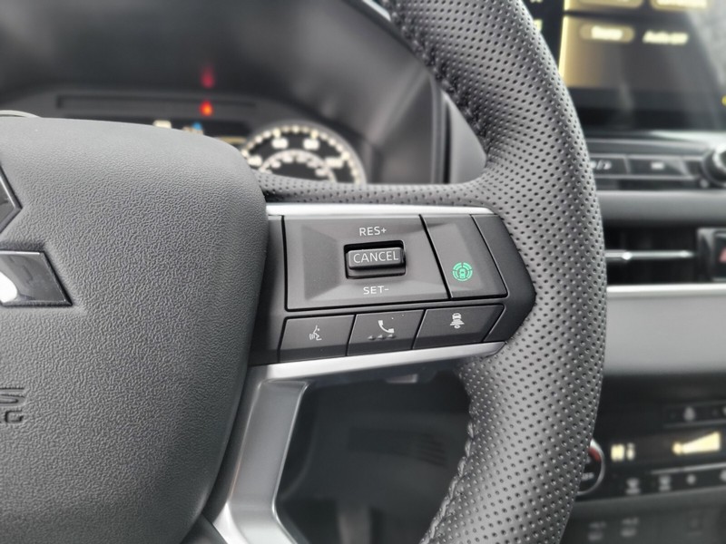 Mitsubishi Outlander Vehicle Full-screen Gallery Image 25