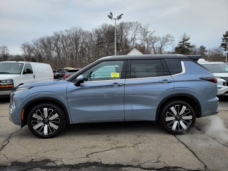 Mitsubishi Outlander Vehicle Full-screen Gallery Image 02