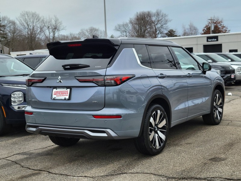 Mitsubishi Outlander Vehicle Full-screen Gallery Image 06