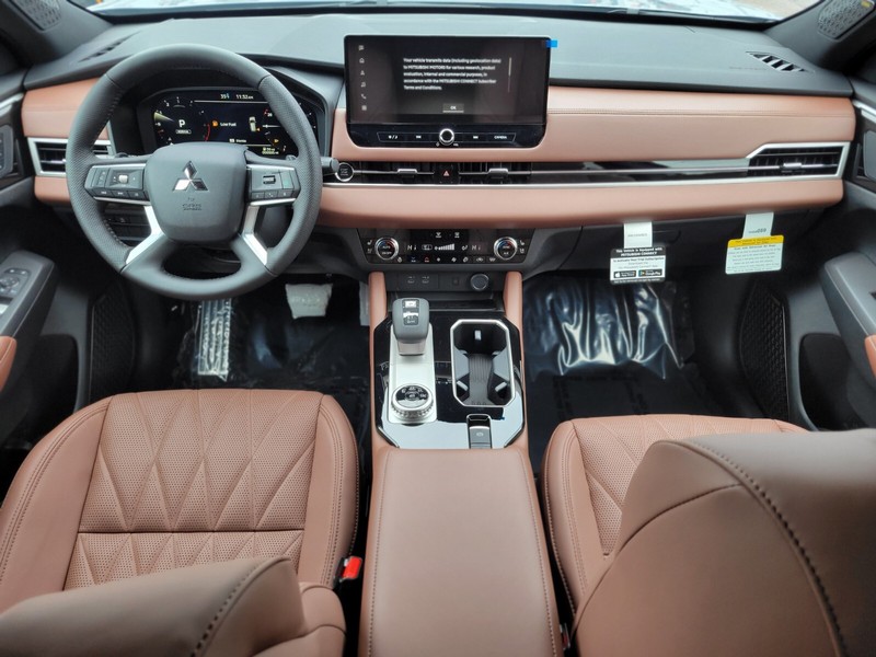 Mitsubishi Outlander Vehicle Full-screen Gallery Image 11