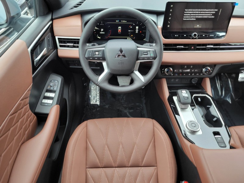 Mitsubishi Outlander Vehicle Full-screen Gallery Image 12