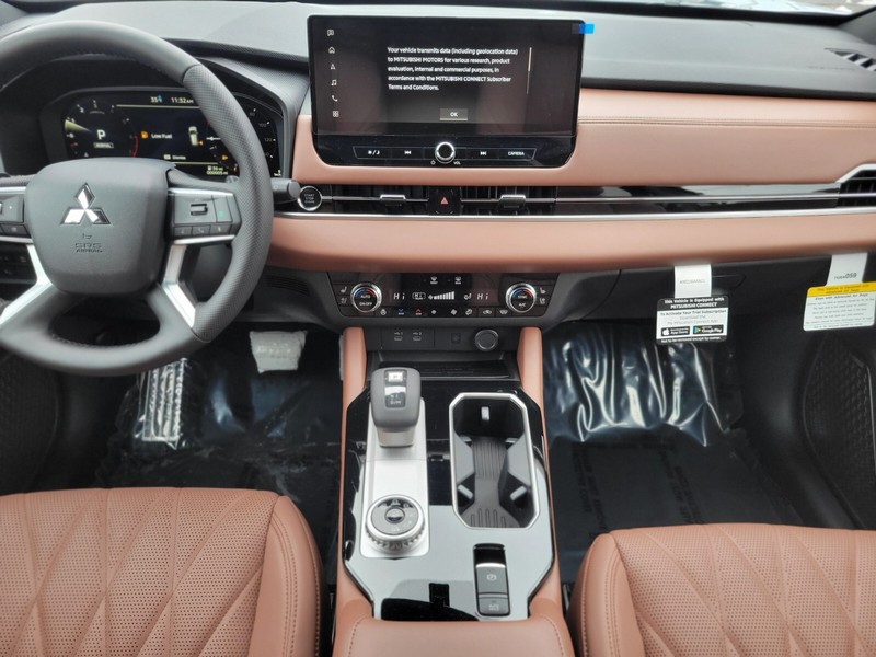 Mitsubishi Outlander Vehicle Full-screen Gallery Image 13