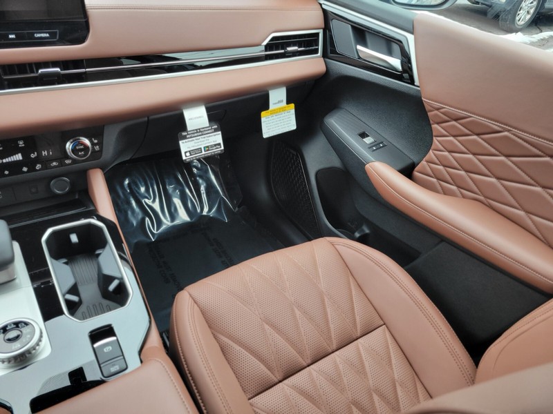 Mitsubishi Outlander Vehicle Full-screen Gallery Image 14