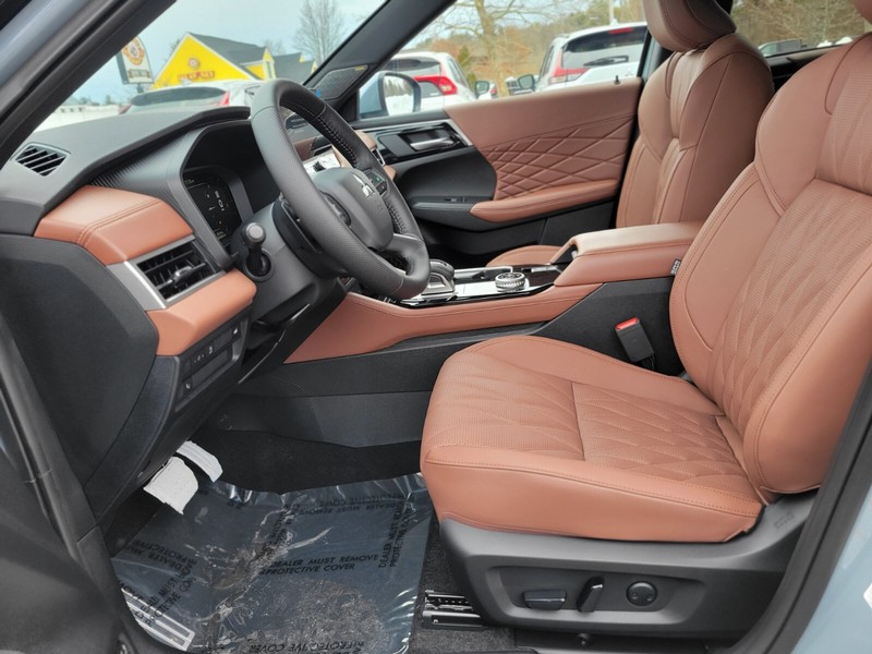 Mitsubishi Outlander Vehicle Full-screen Gallery Image 16