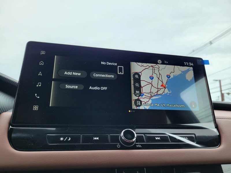 Mitsubishi Outlander Vehicle Full-screen Gallery Image 19