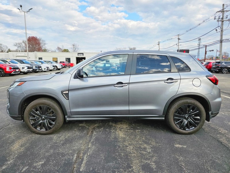 Mitsubishi Outlander Sport Vehicle Full-screen Gallery Image 02