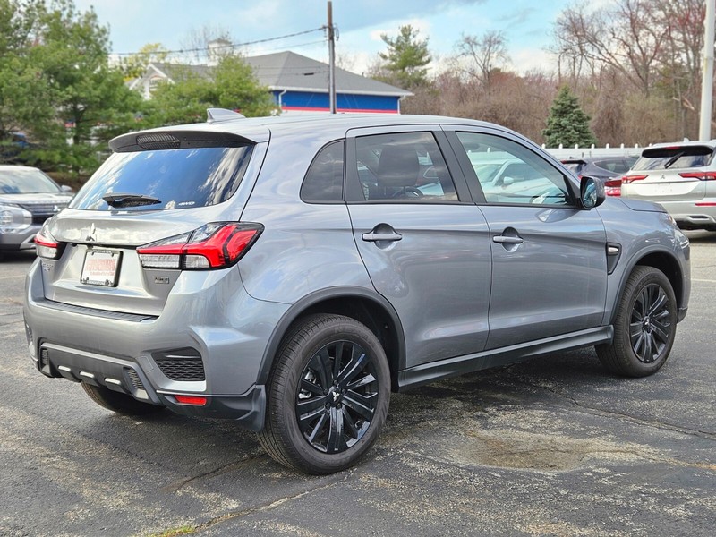 Mitsubishi Outlander Sport Vehicle Full-screen Gallery Image 05