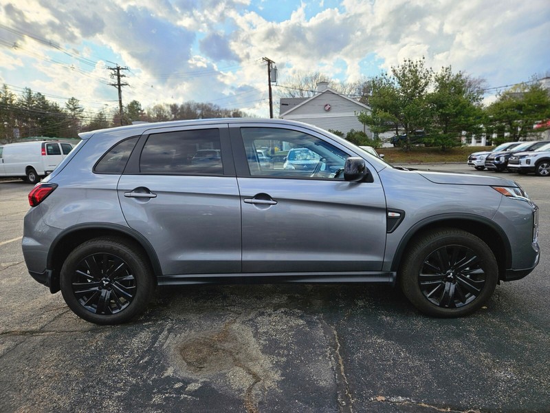 Mitsubishi Outlander Sport Vehicle Full-screen Gallery Image 06