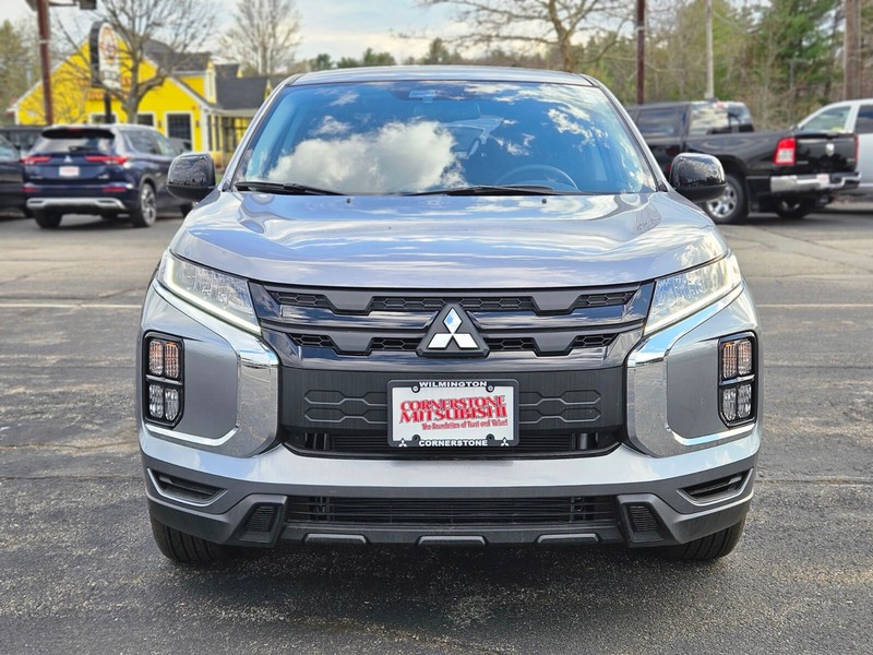 Mitsubishi Outlander Sport Vehicle Full-screen Gallery Image 08
