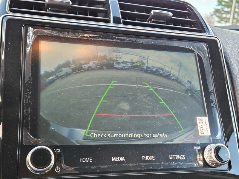 Mitsubishi Outlander Sport Vehicle Full-screen Gallery Image 16