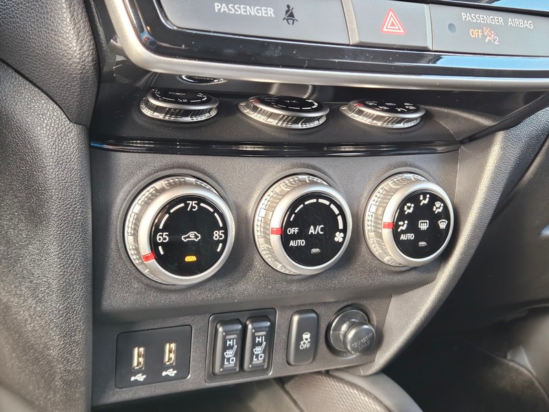 Mitsubishi Outlander Sport Vehicle Full-screen Gallery Image 17