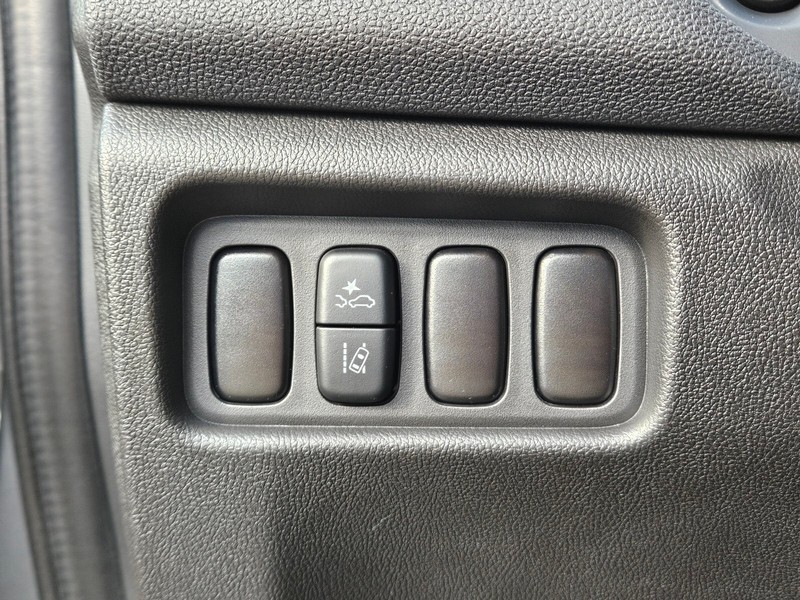 Mitsubishi Outlander Sport Vehicle Full-screen Gallery Image 18