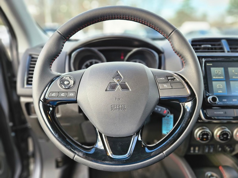 Mitsubishi Outlander Sport Vehicle Full-screen Gallery Image 20