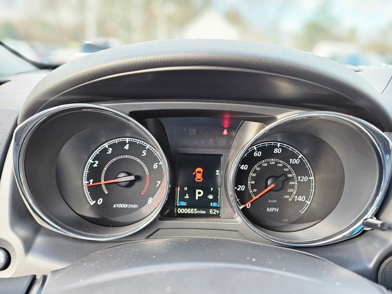 Mitsubishi Outlander Sport Vehicle Full-screen Gallery Image 23