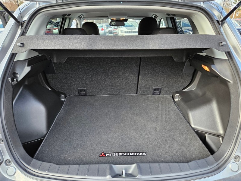 Mitsubishi Outlander Sport Vehicle Full-screen Gallery Image 24