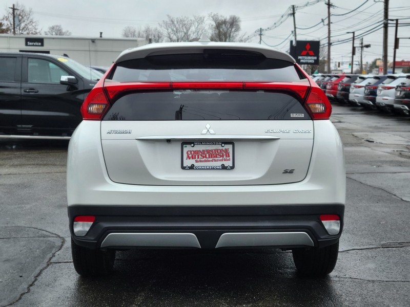 Mitsubishi Eclipse Cross Vehicle Full-screen Gallery Image 04