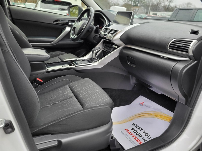 Mitsubishi Eclipse Cross Vehicle Full-screen Gallery Image 09