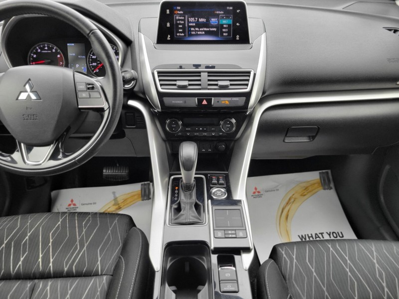 Mitsubishi Eclipse Cross Vehicle Full-screen Gallery Image 12