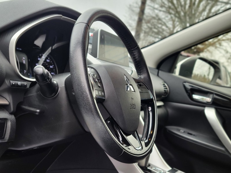 Mitsubishi Eclipse Cross Vehicle Full-screen Gallery Image 15