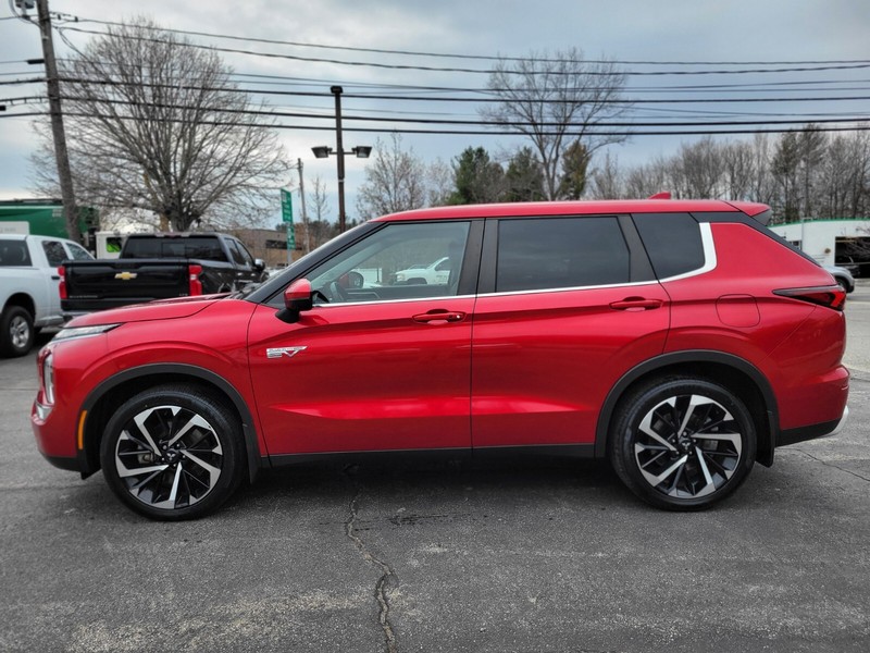 Mitsubishi Outlander PHEV Vehicle Full-screen Gallery Image 02