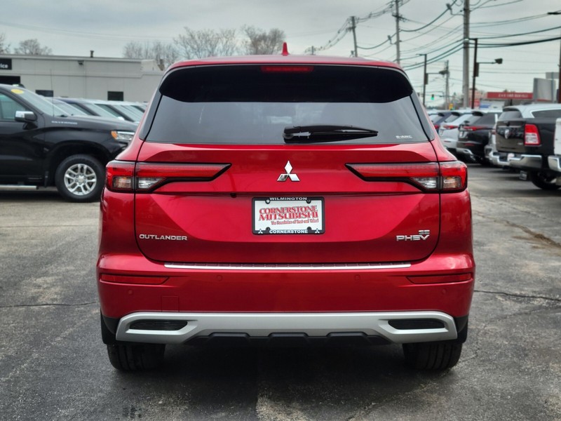Mitsubishi Outlander PHEV Vehicle Full-screen Gallery Image 04