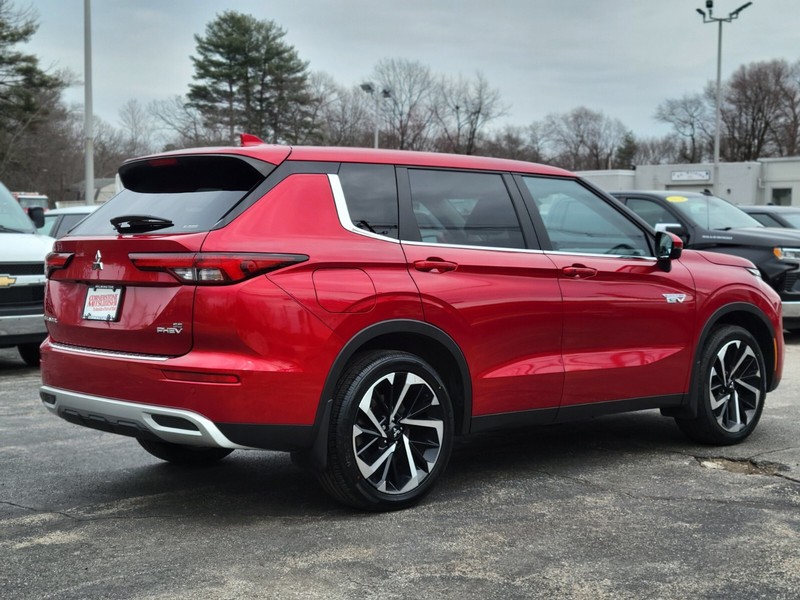 Mitsubishi Outlander PHEV Vehicle Full-screen Gallery Image 05