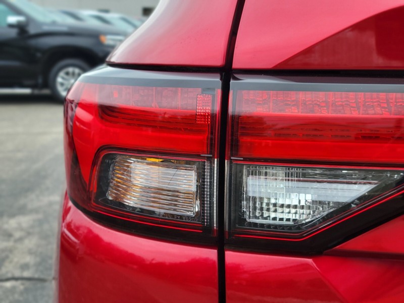 Mitsubishi Outlander PHEV Vehicle Full-screen Gallery Image 09