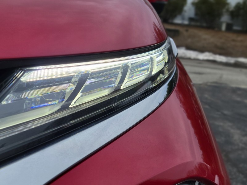 Mitsubishi Outlander PHEV Vehicle Full-screen Gallery Image 10