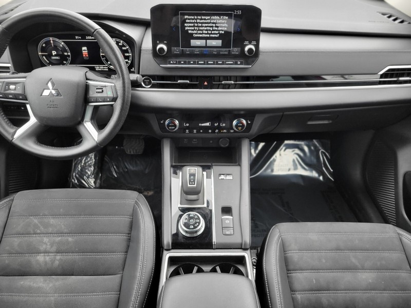 Mitsubishi Outlander PHEV Vehicle Full-screen Gallery Image 14