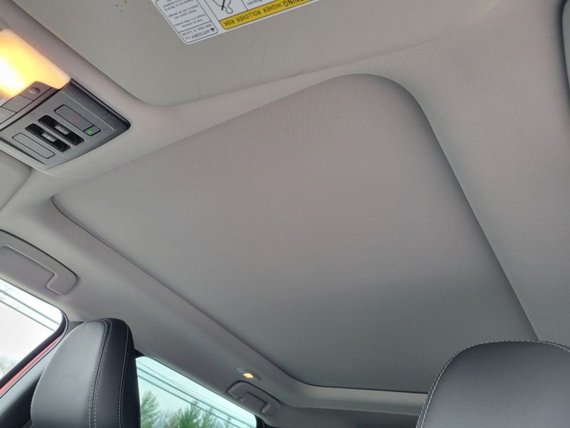 Mitsubishi Outlander PHEV Vehicle Full-screen Gallery Image 19