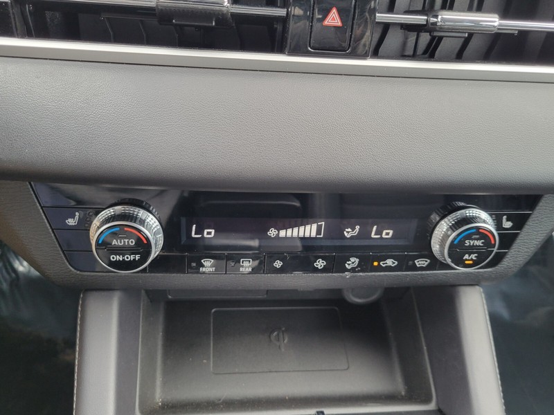 Mitsubishi Outlander PHEV Vehicle Full-screen Gallery Image 22