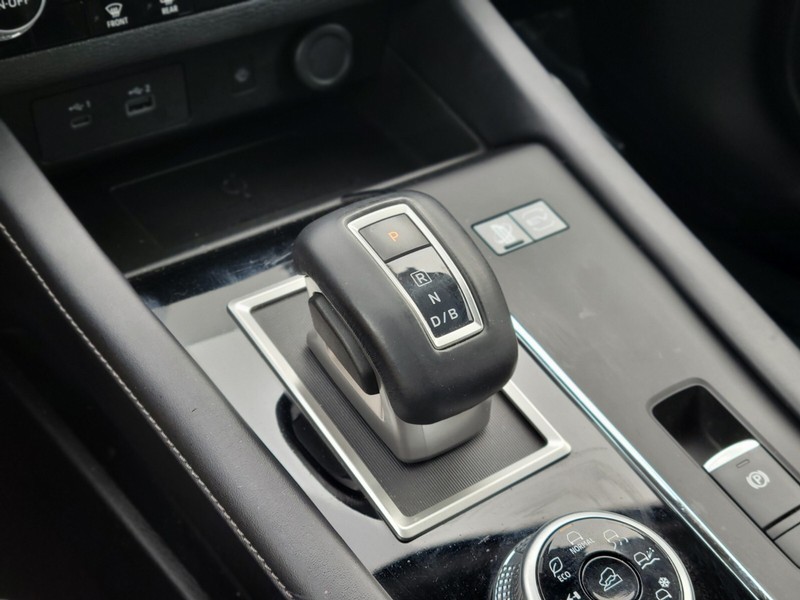 Mitsubishi Outlander PHEV Vehicle Full-screen Gallery Image 25